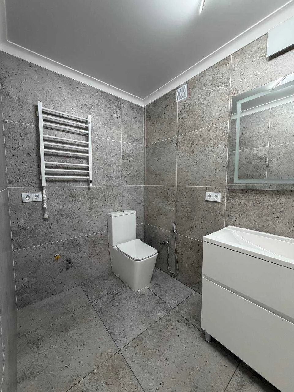 Sale of a 2-room apartment in a new building