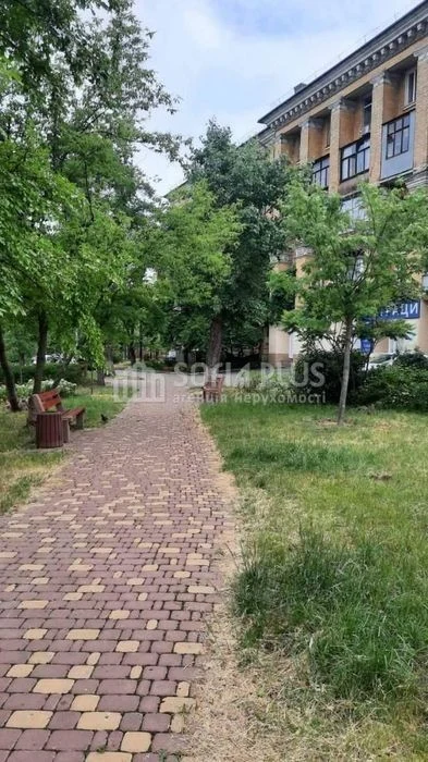 Urgent! 1k, Kharkiv highway 11, inexpensive