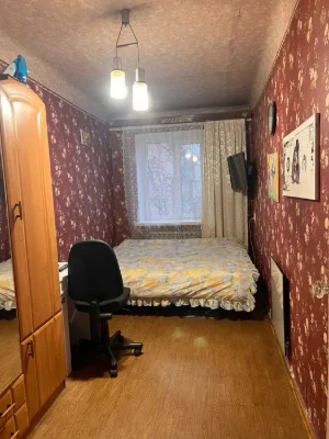 Selling a 3-room apartment on Postysheva Street.
