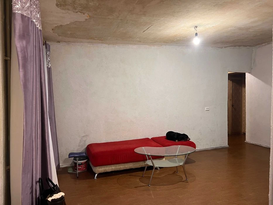 Selling a 3-room apartment on Postysheva Street.