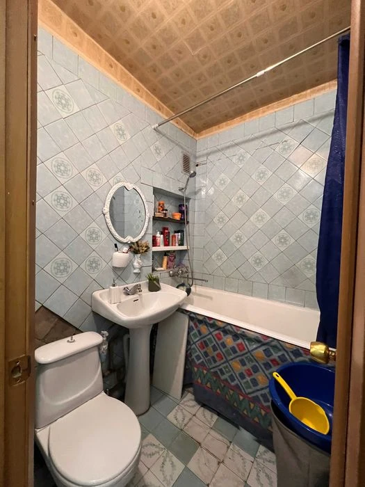 Selling a 3-room apartment on Postysheva Street.