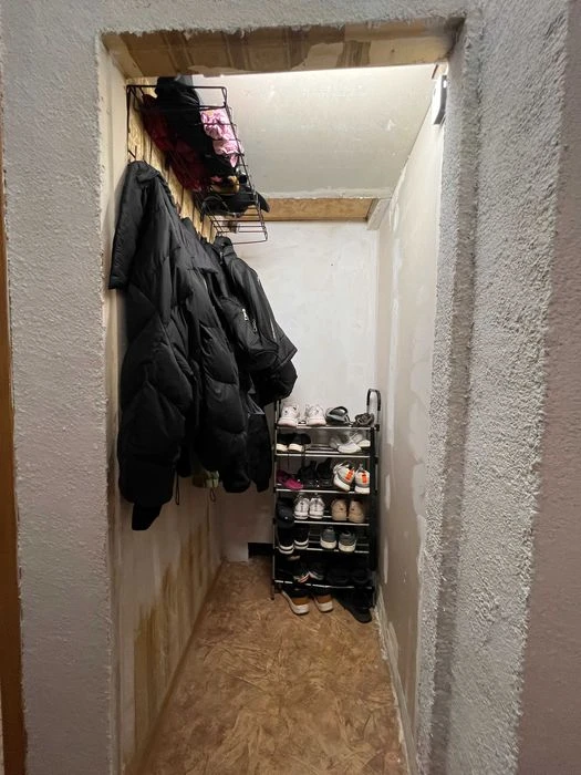 Selling a 3-room apartment on Postysheva Street.