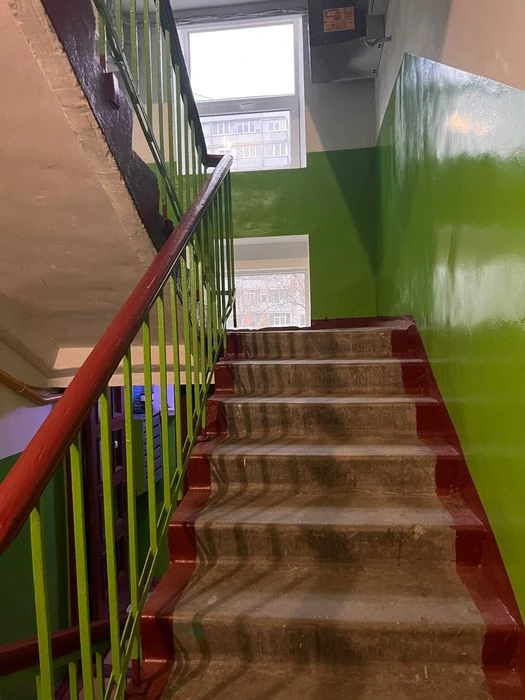 Selling a 3-room apartment on Postysheva Street.