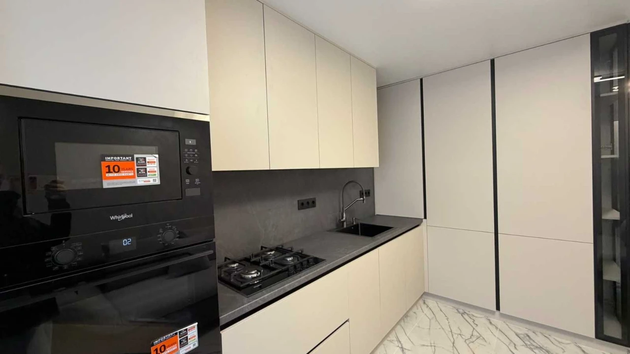 Center, 2-room on 3rd floor! All furniture and appliances! No commission 43