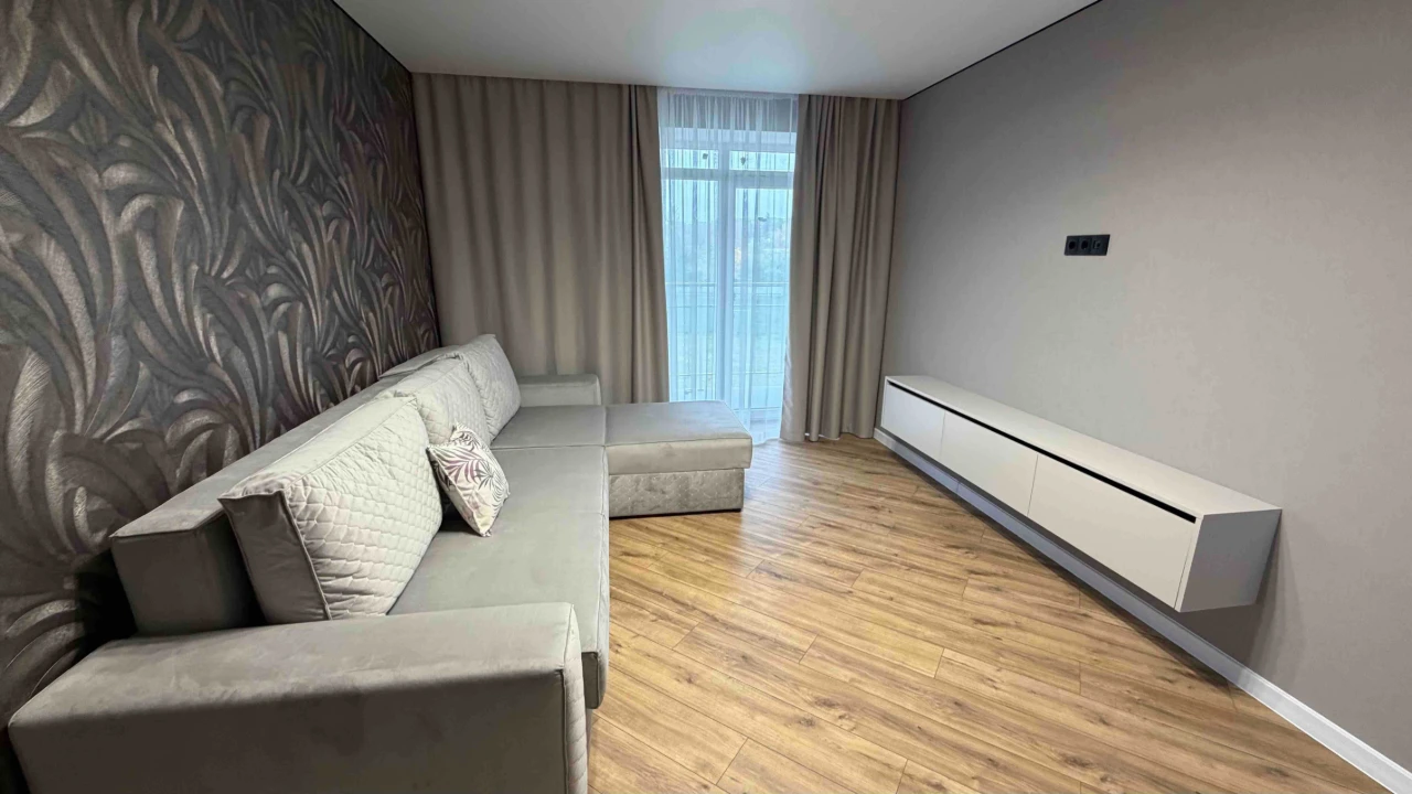 Center, 2-room on 3rd floor! All furniture and appliances! No commission 43