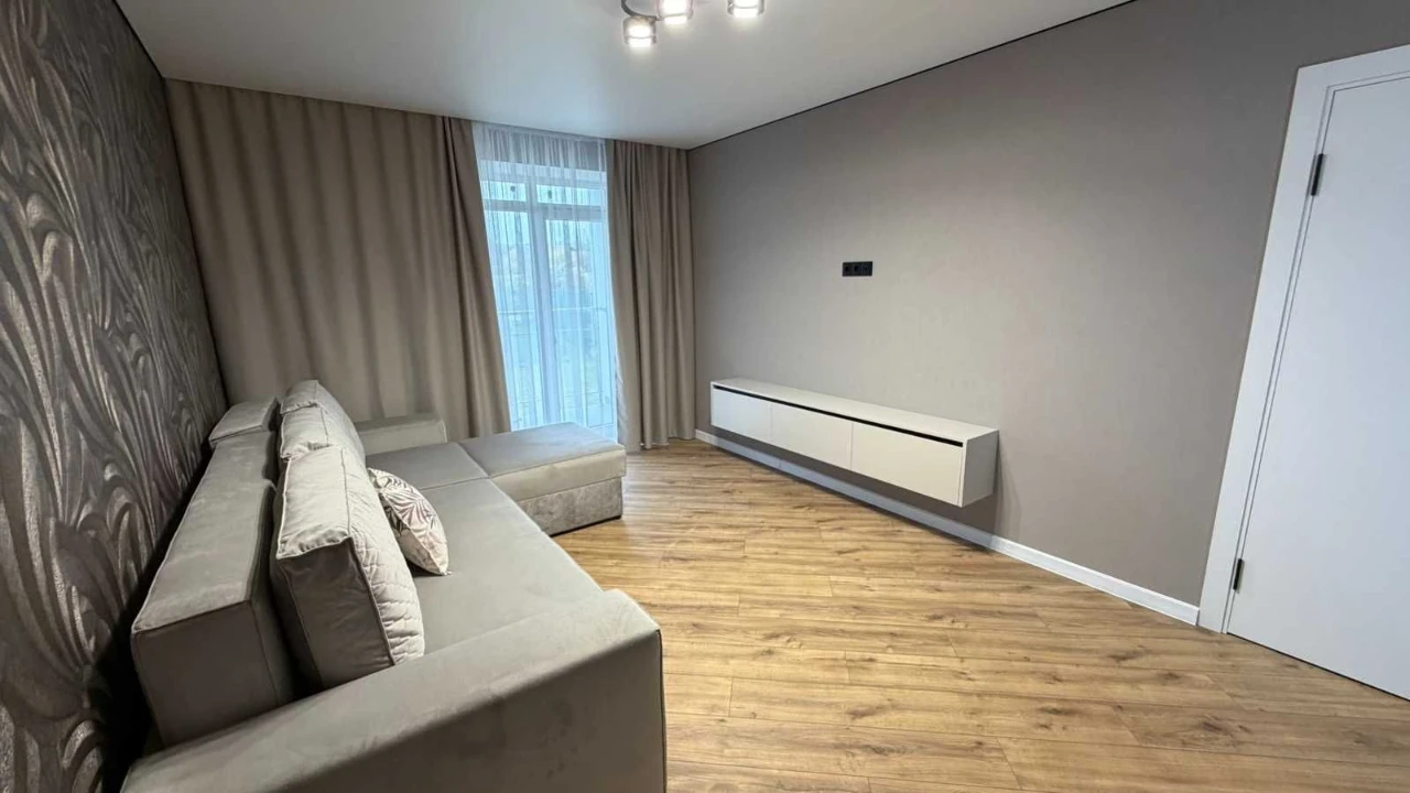 Center, 2-room on 3rd floor! All furniture and appliances! No commission 43