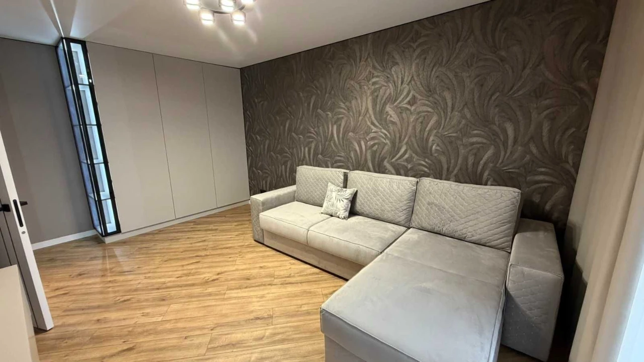 Center, 2-room on 3rd floor! All furniture and appliances! No commission 43