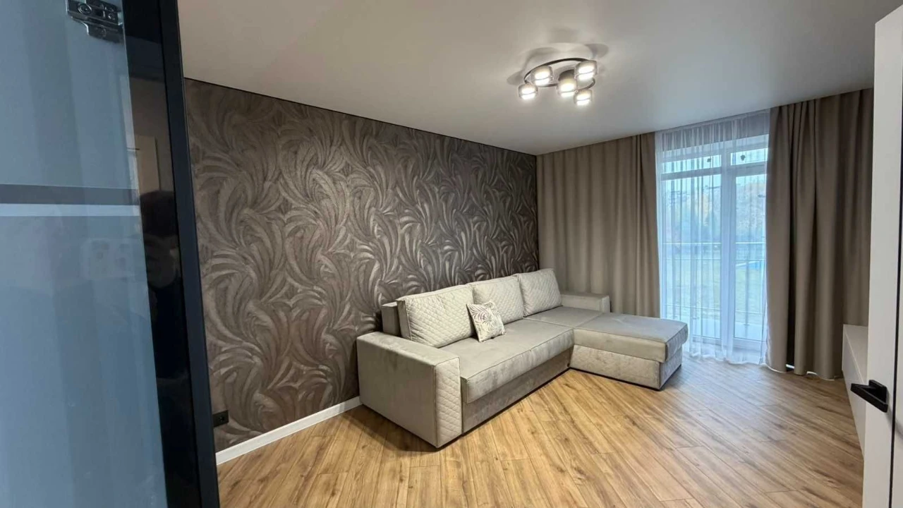 Center, 2-room on 3rd floor! All furniture and appliances! No commission 43