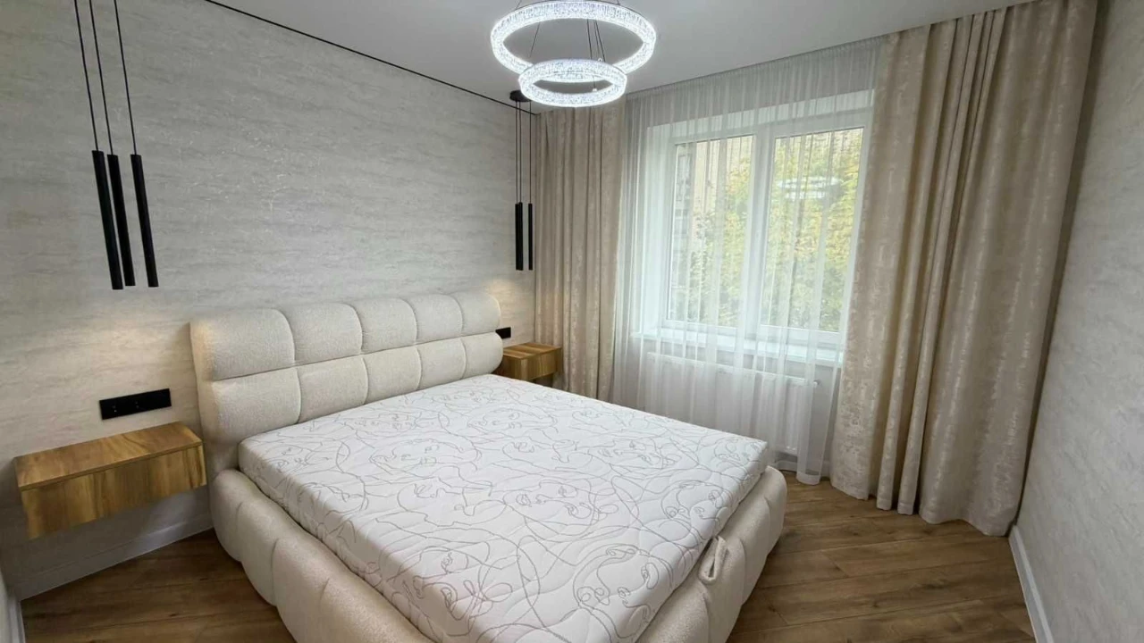 Center, 2-room on 3rd floor! All furniture and appliances! No commission 43