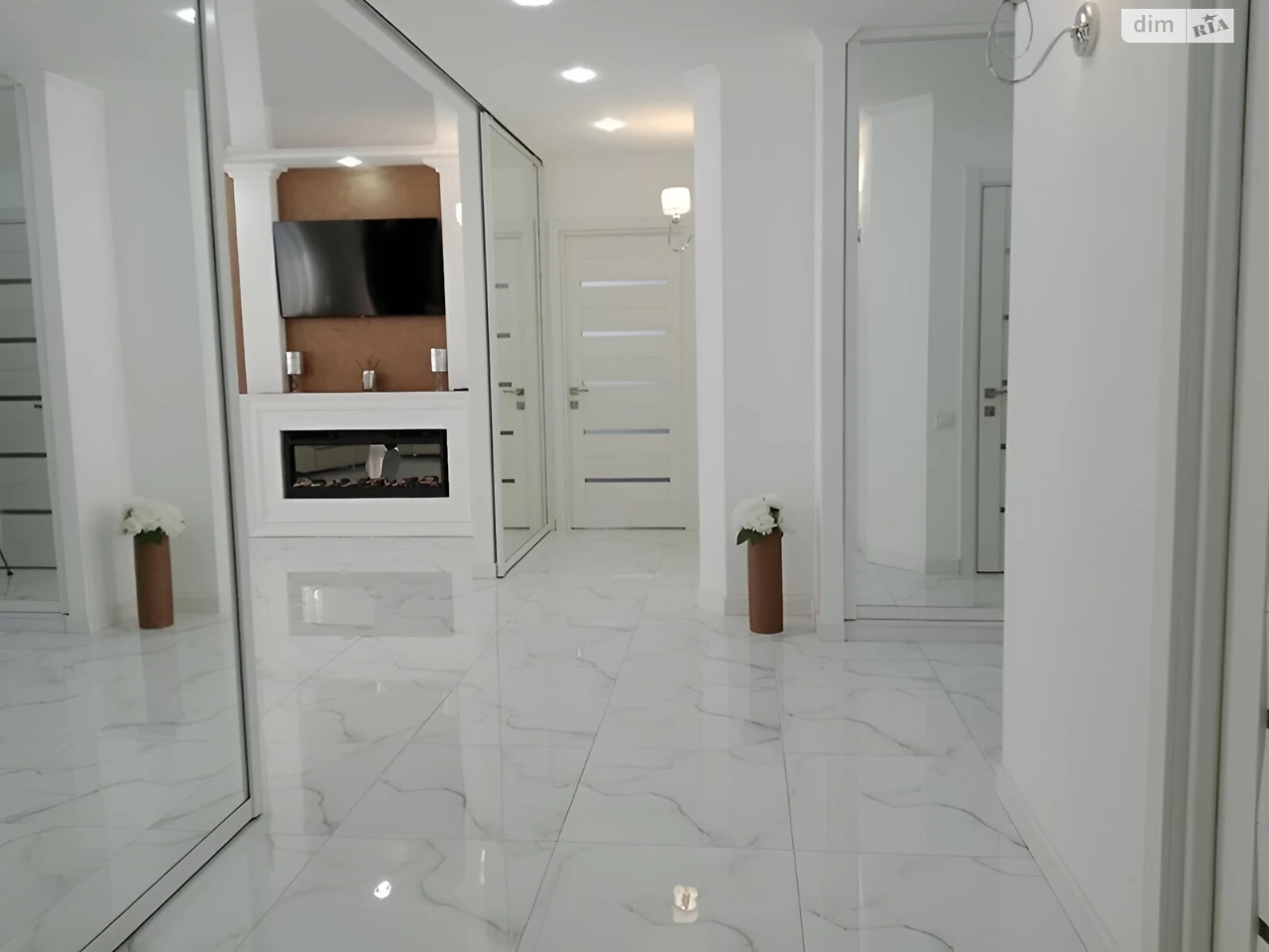 Apartment for Sale: Friendship