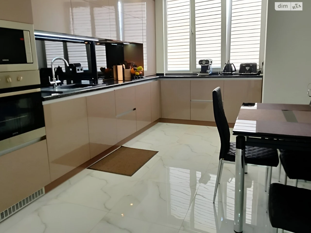 Apartment for Sale: Friendship