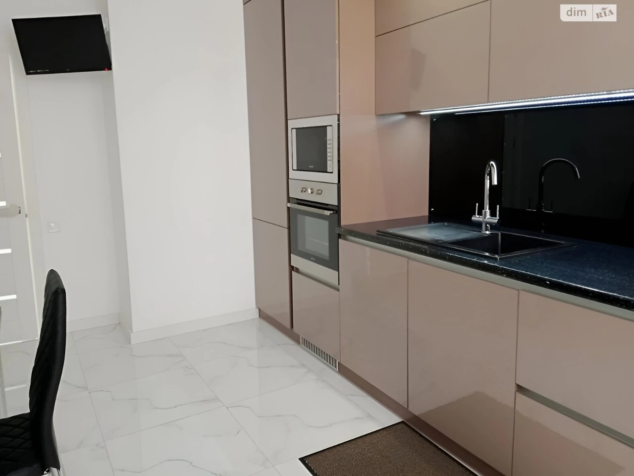 Apartment for Sale: Friendship