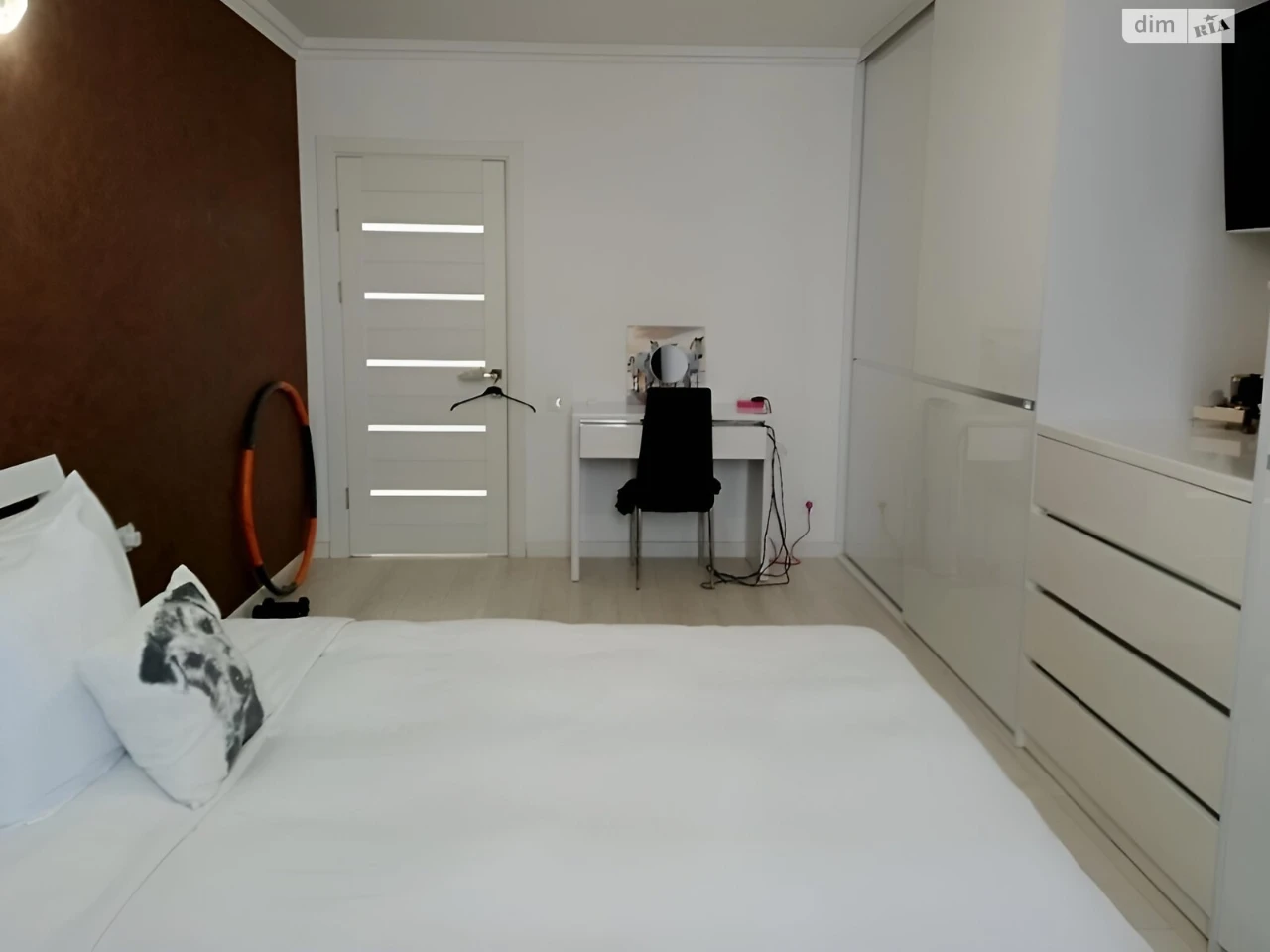 Apartment for Sale: Friendship