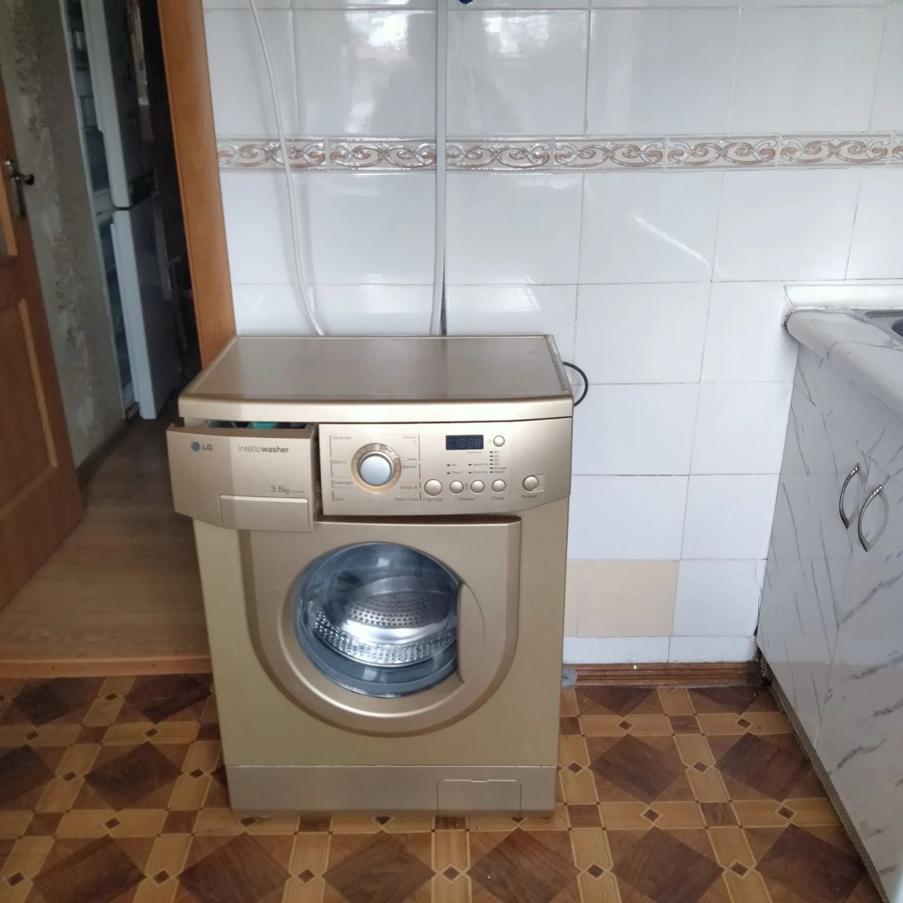 Продается 3-комнатная квартира на улице Левка Лукьяненко