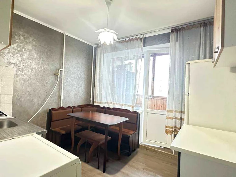 Apartment. Obonys'kyi Prospect, Kyiv