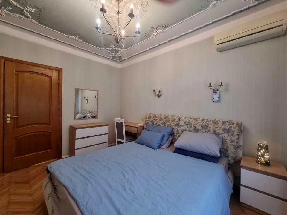 Квартира. Київ, вулиця Панаса Мирного
