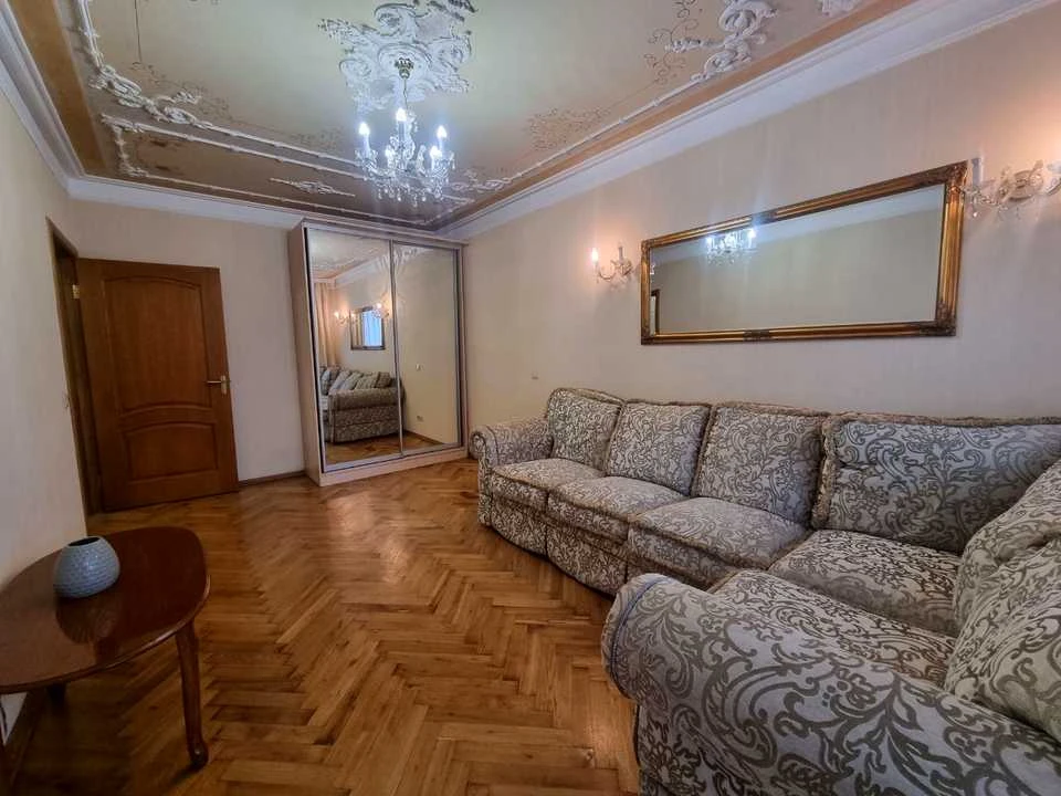 Квартира. Київ, вулиця Панаса Мирного