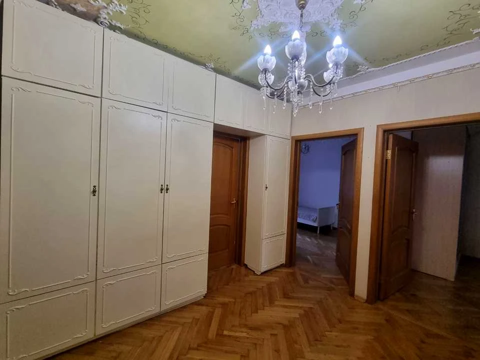 Квартира. Київ, вулиця Панаса Мирного