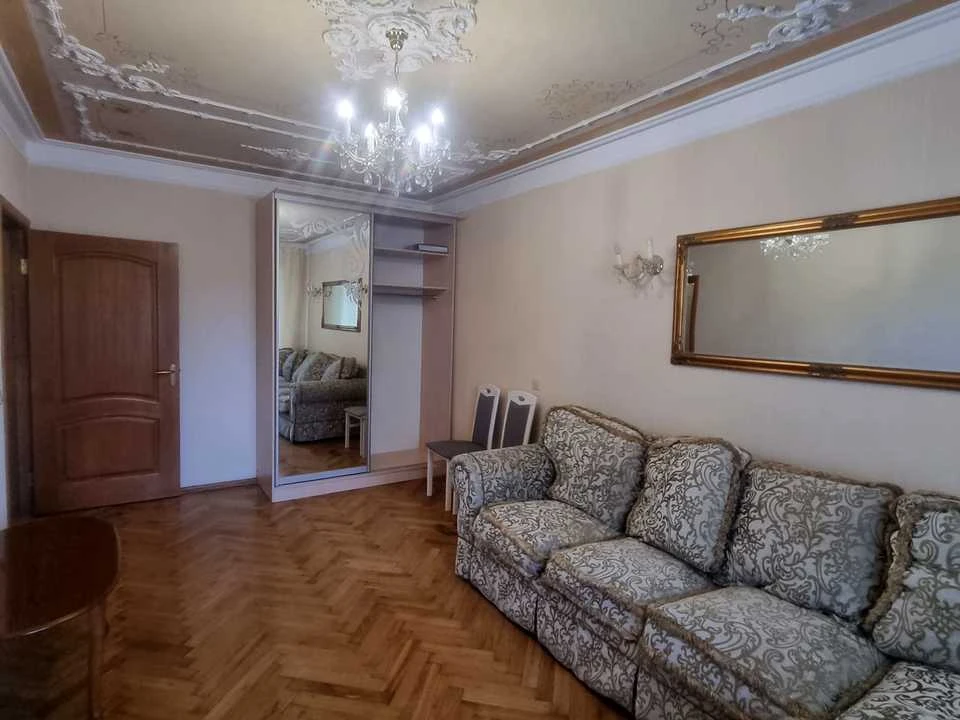 Квартира. Київ, вулиця Панаса Мирного