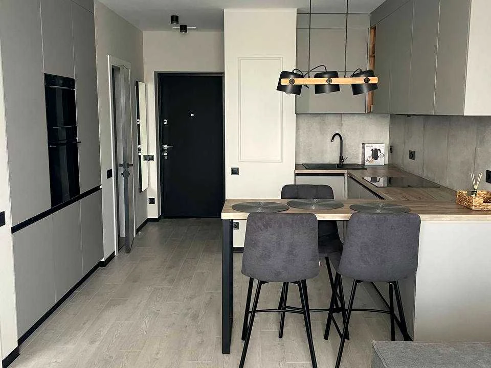 Apartment. Uzhgorskogo Street