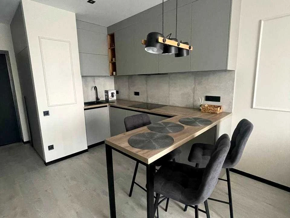 Apartment. Uzhgorskogo Street