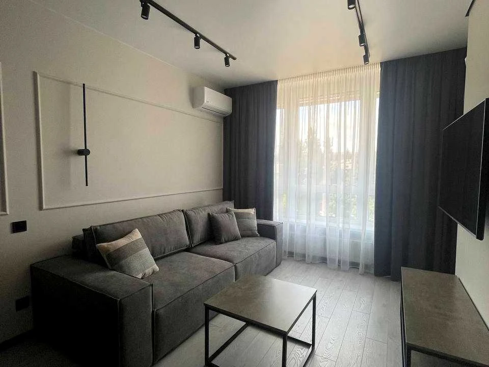 Apartment. Uzhgorskogo Street