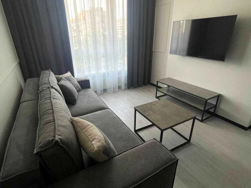 Apartment. Uzhgorskogo Street