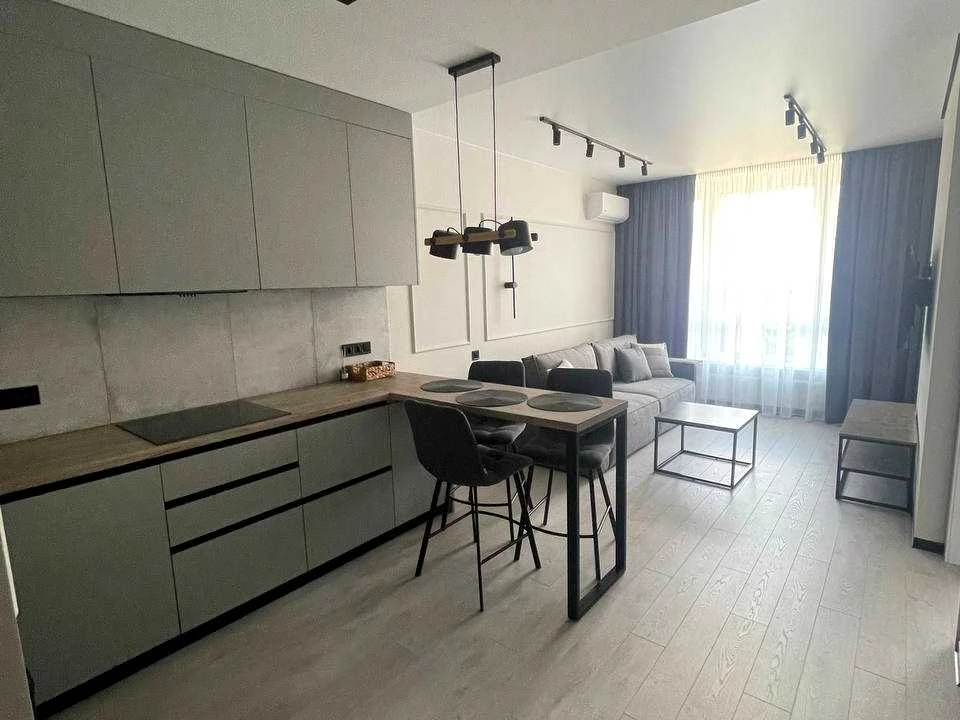 Apartment. Uzhgorskogo Street