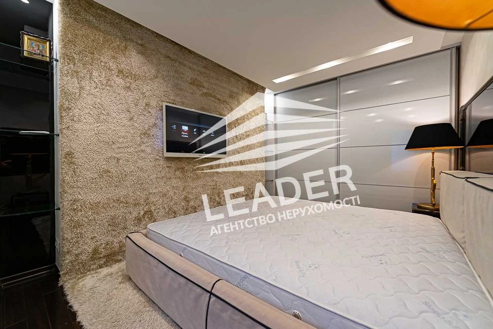 I will rent a 2-room apartment. CENTER-VIP-level! There are no analogues! Car parking! There is no light