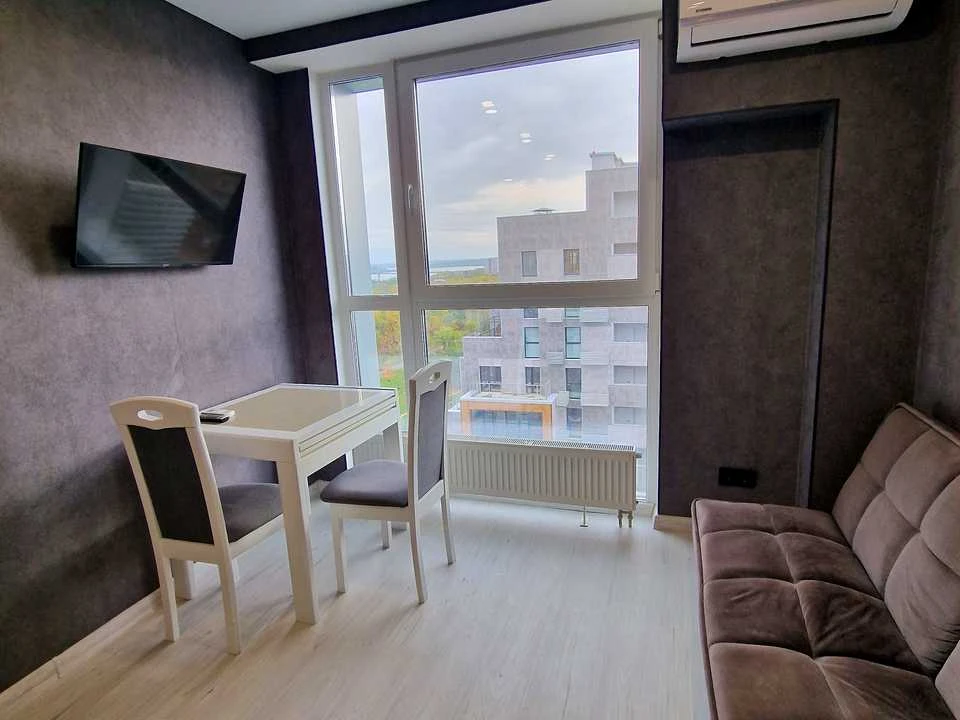 Apartment. Dnipro, Naberezhna Peremohy st.