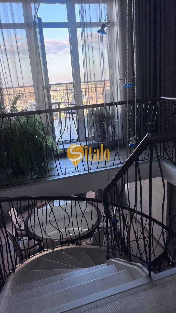 Sale of a two-story penthouse with a terrace. Pozniaky, Osokorky.