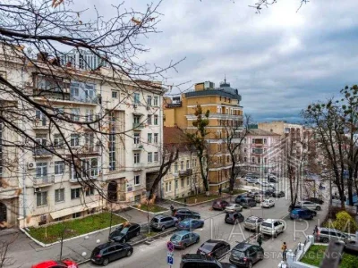 Квартира. Киев, Владимирская улица