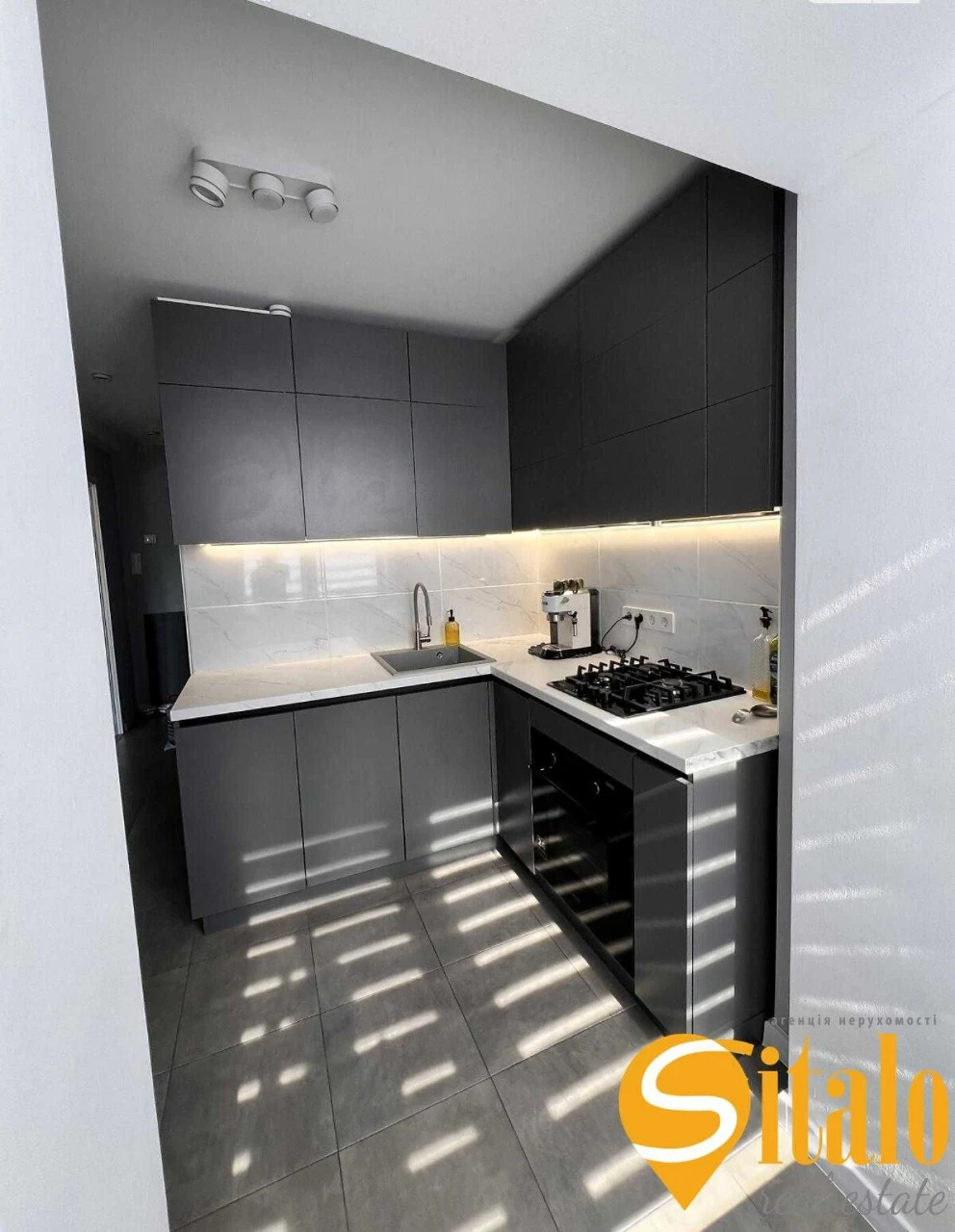 Sale of a 1-room apartment in Berestyk, Silver Breeze Shopping Center, Tychy