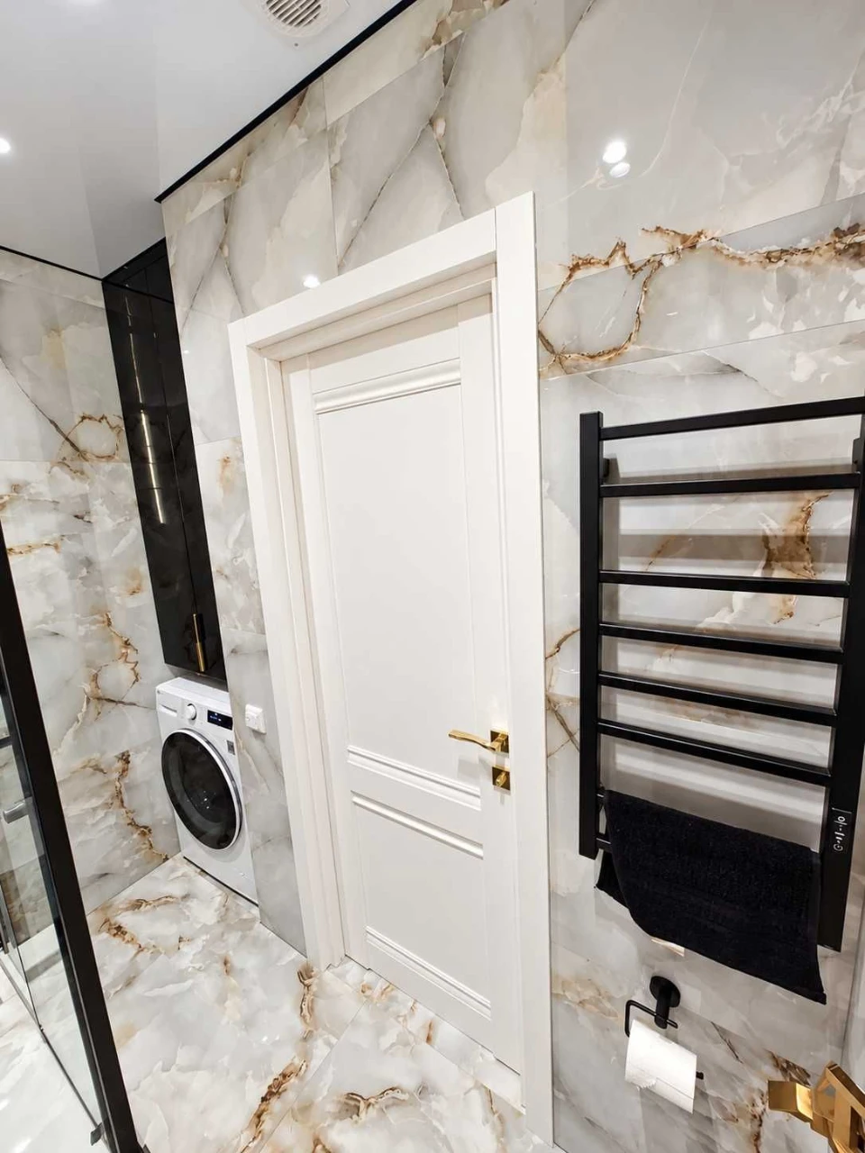 Sale of a 1-bedroom apartment 41.2 m² with designer renovation