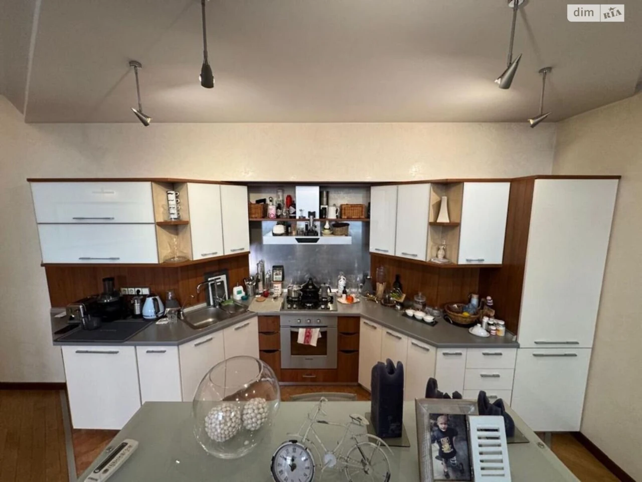 Apartment for Sale: Center