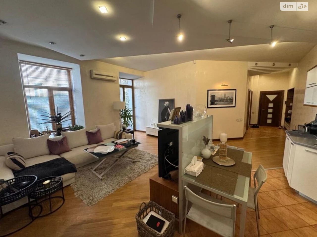 Apartment for Sale: Center