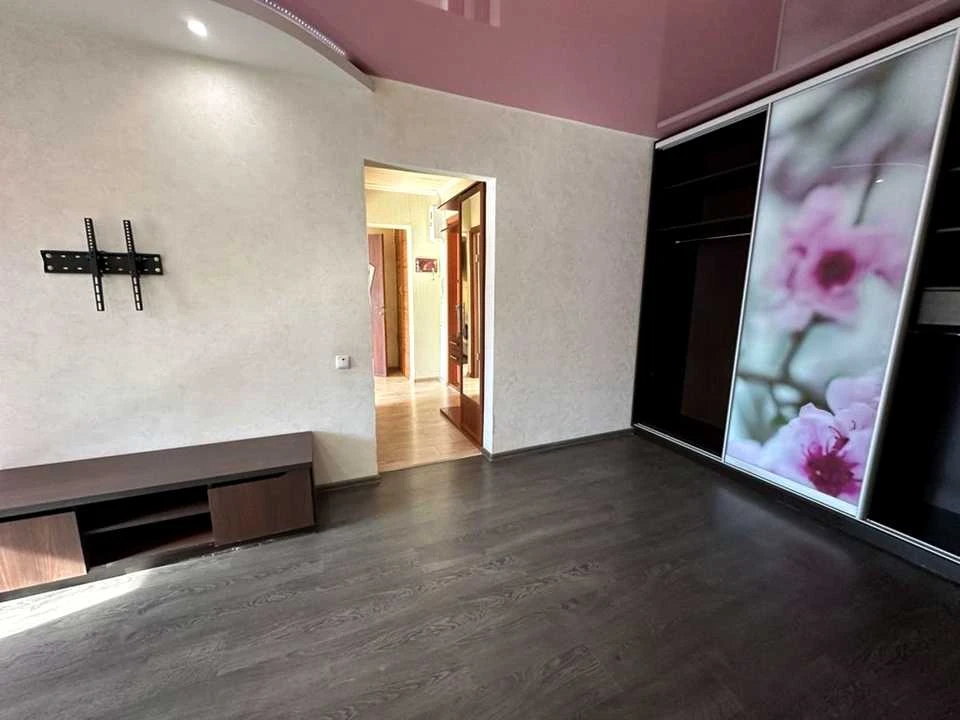 Apartment. Dnipro, Mandrykivska st.