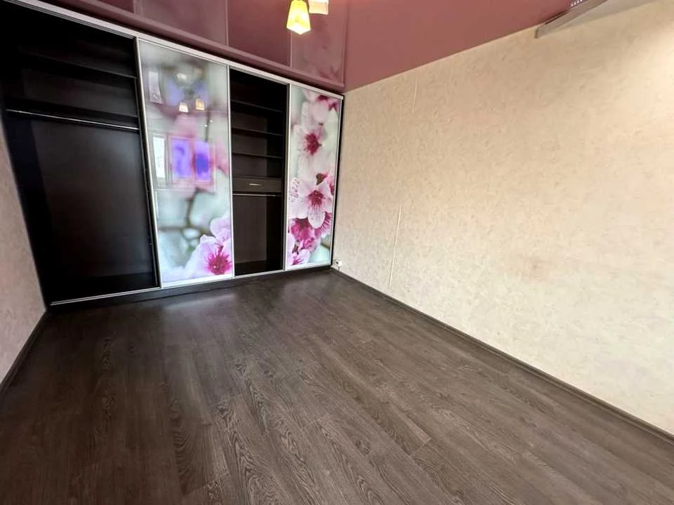 Apartment. Dnipro, Mandrykivska st.