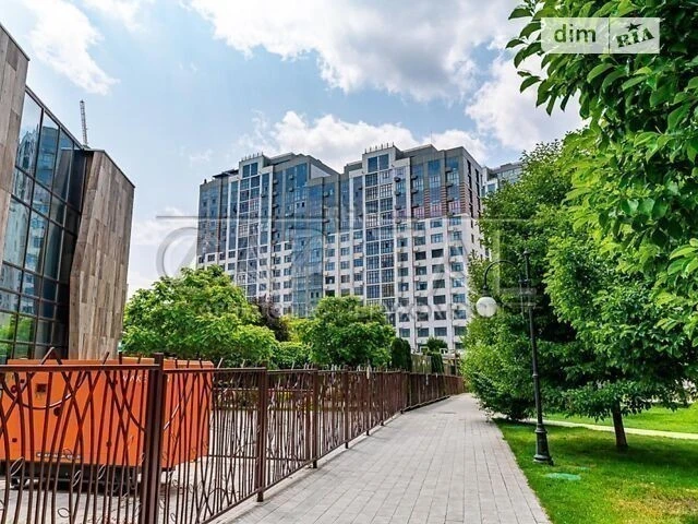 Sale of 3-room apartment 119 sq. m. on Andriy Verkhoglyada St. 22 •