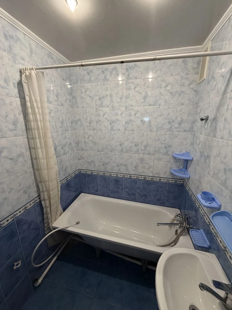 Продаж 3к кв в тихому місці( поруч Басейн, Парк)