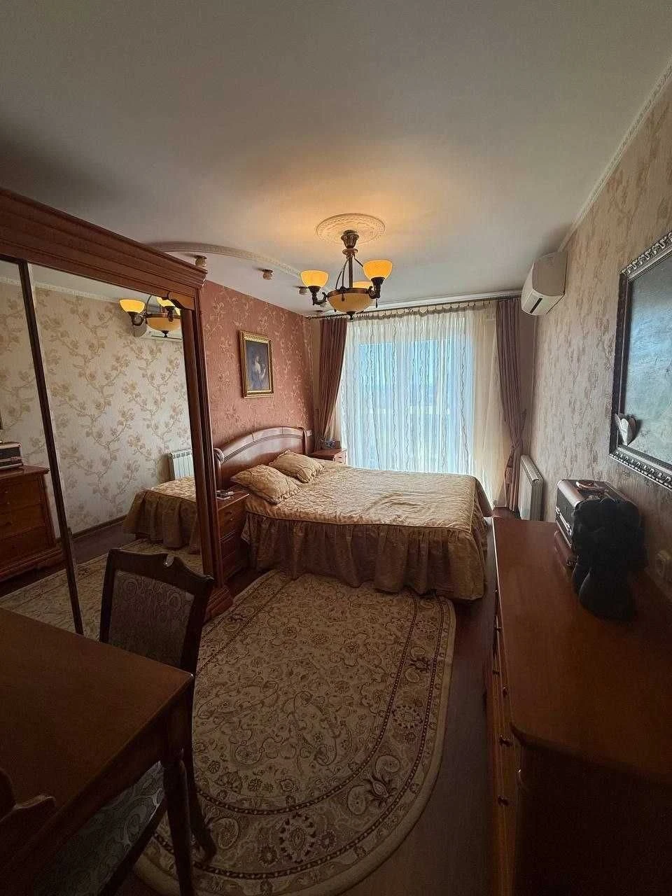 Продаж 4-кімнатного квартири з кухнею-студією | вул. Європейська