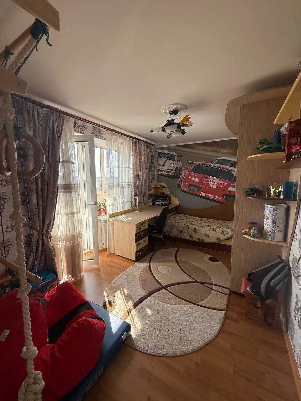 Продаж 4-кімнатного квартири з кухнею-студією | вул. Європейська