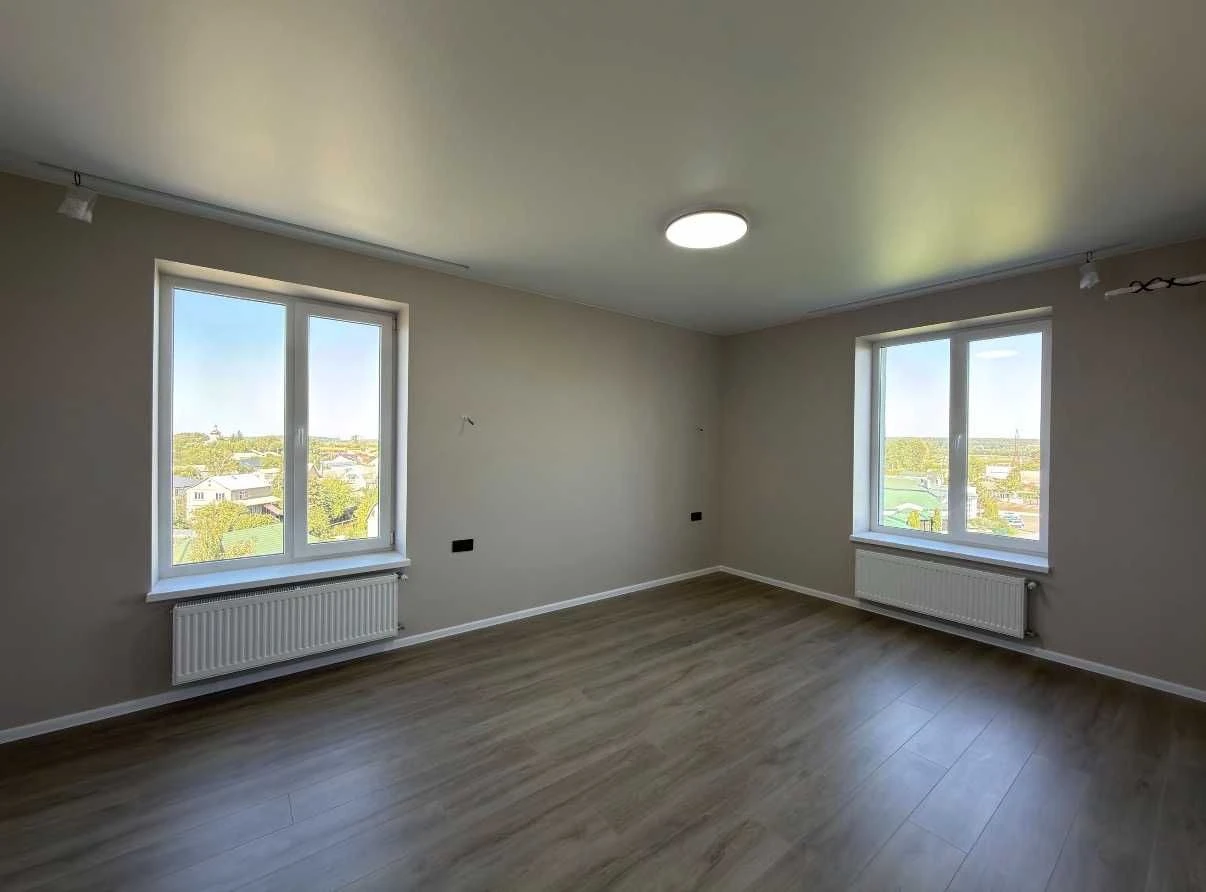 Spacious and bright 2-bedroom apartment with new renovation in
