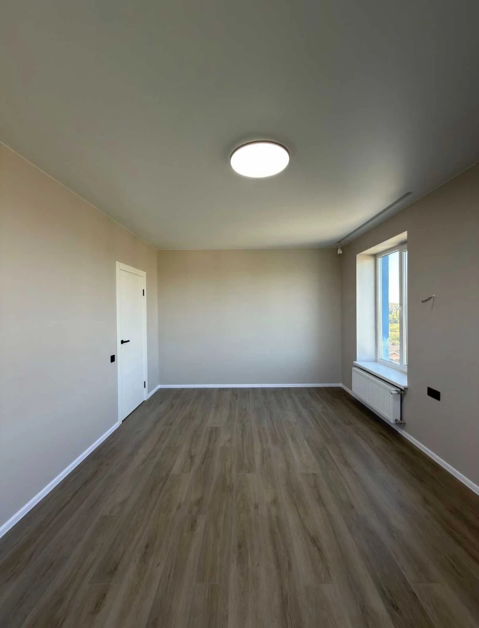 Spacious and bright 2-bedroom apartment with new renovation in