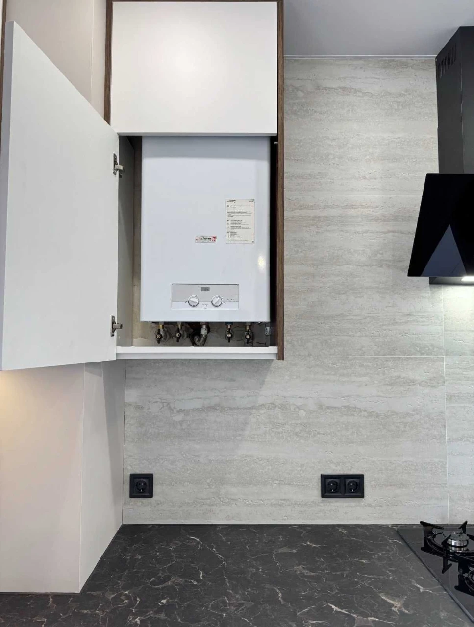 Spacious and bright 2-bedroom apartment with new renovation in