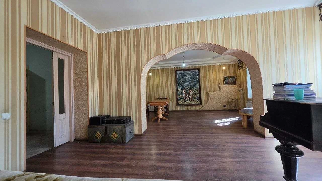 Продаж великого будинку біля річки в центрі міста Біла Церква