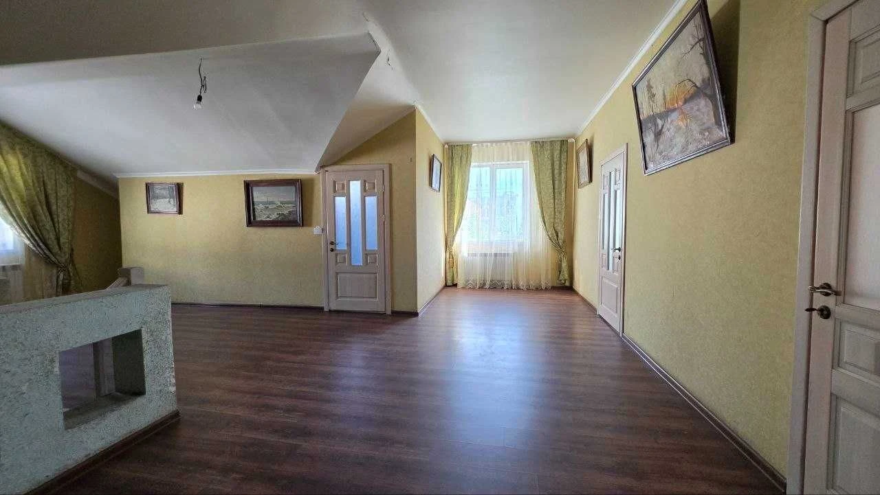 Продаж великого будинку біля річки в центрі міста Біла Церква