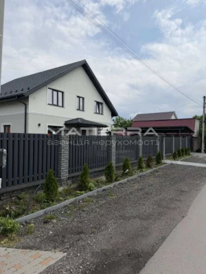 Продаж будинку 200 м2 з ремонтом та благоустроєм території