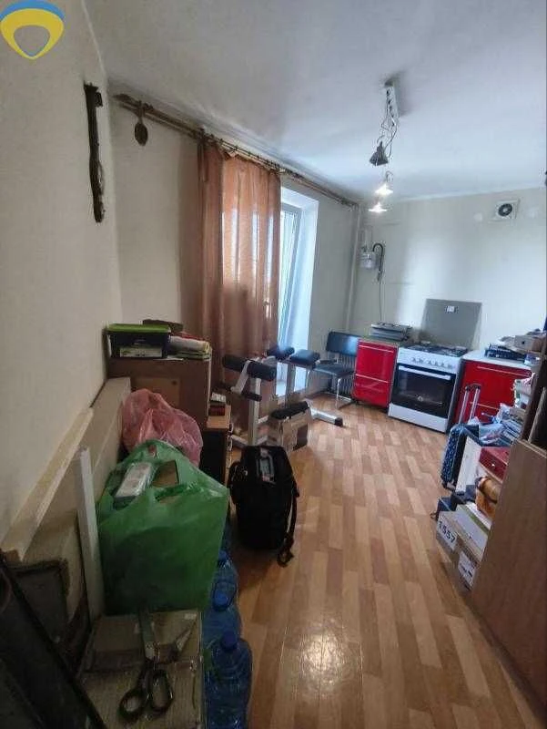 Продається 1-кімнатна квартира в цегляній будівлі неподалік від Малин