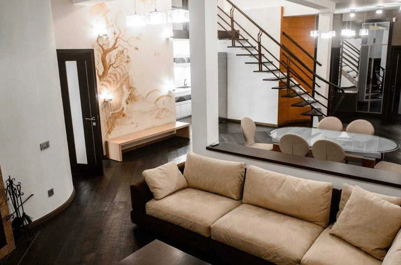 Two-story apartment on Екатериненская, 152 m2, 2nd